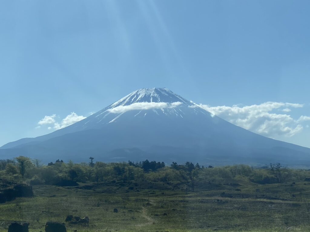 バスの窓から見た富士山