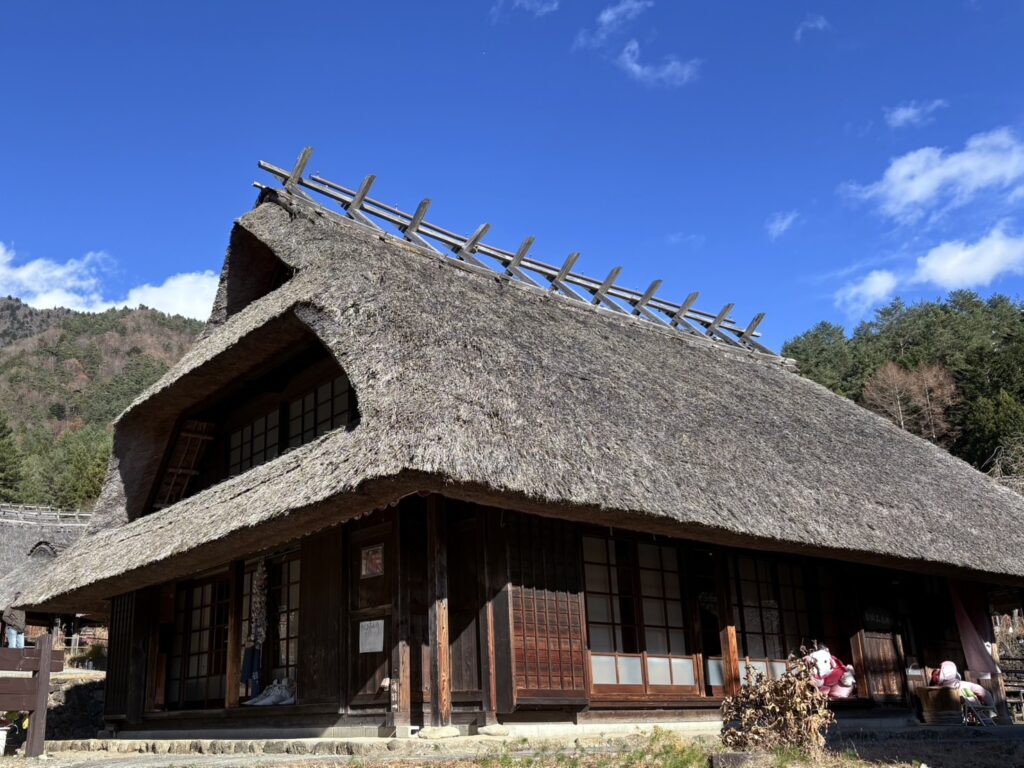 兜造りの茅葺き屋根