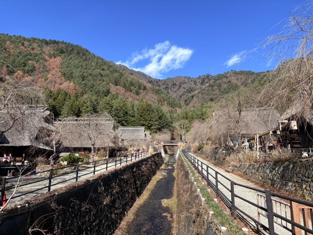 古民家が立ち並ぶ山里