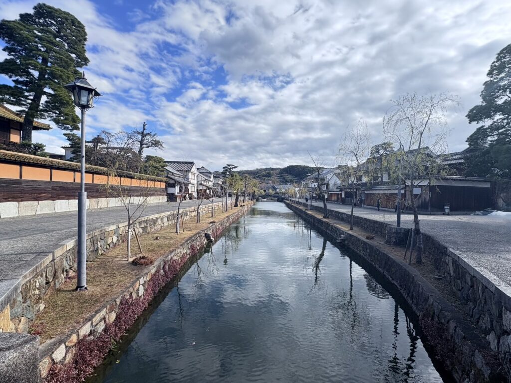 倉敷市の両側に続く美観地区